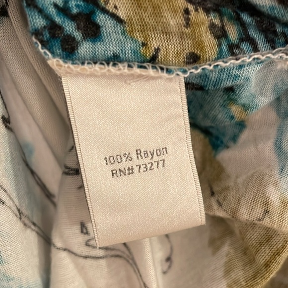 Lauren Conrad Long Soft Rayon Knit V-Neck T-Shirt Blue Floral Short Sleeve - Picture 7 of 7